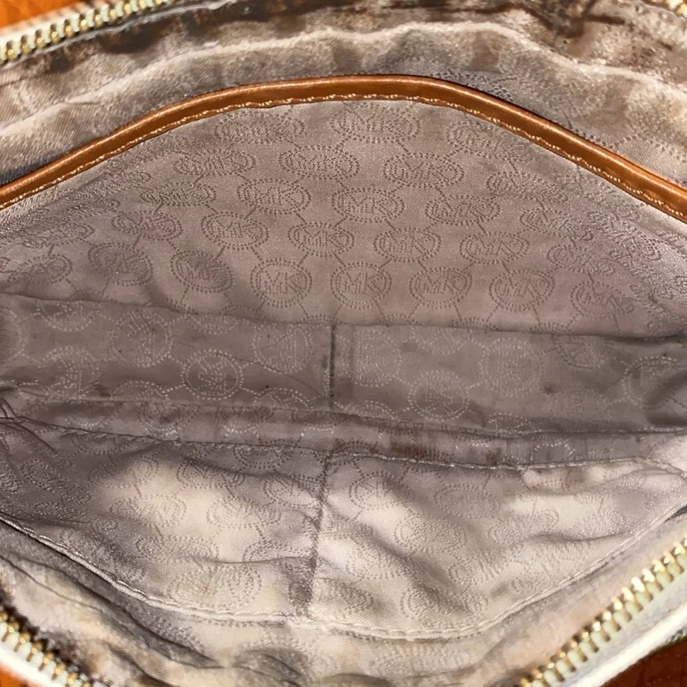 MICHAEL KORS Large East West Crossbody in Signature